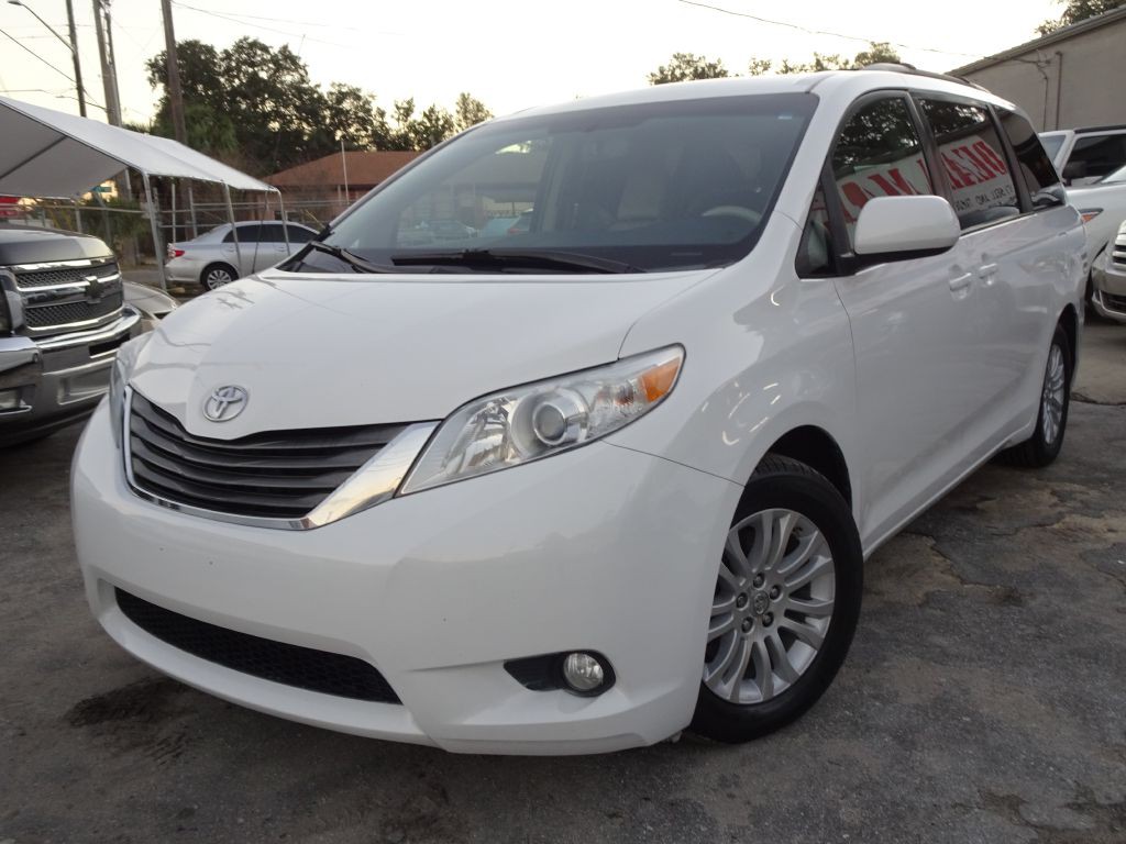 2012 Toyota Sienna Image 10
