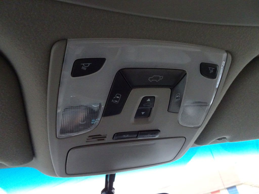 2012 Toyota Sienna Image 25