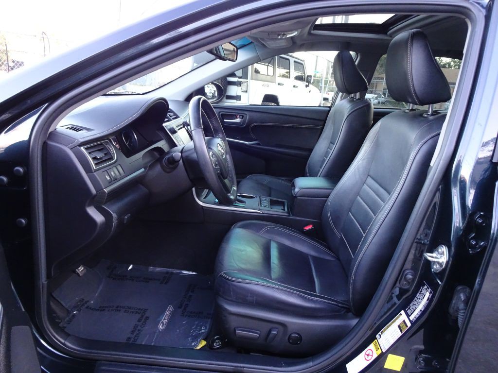 2016 Toyota Camry Image 12