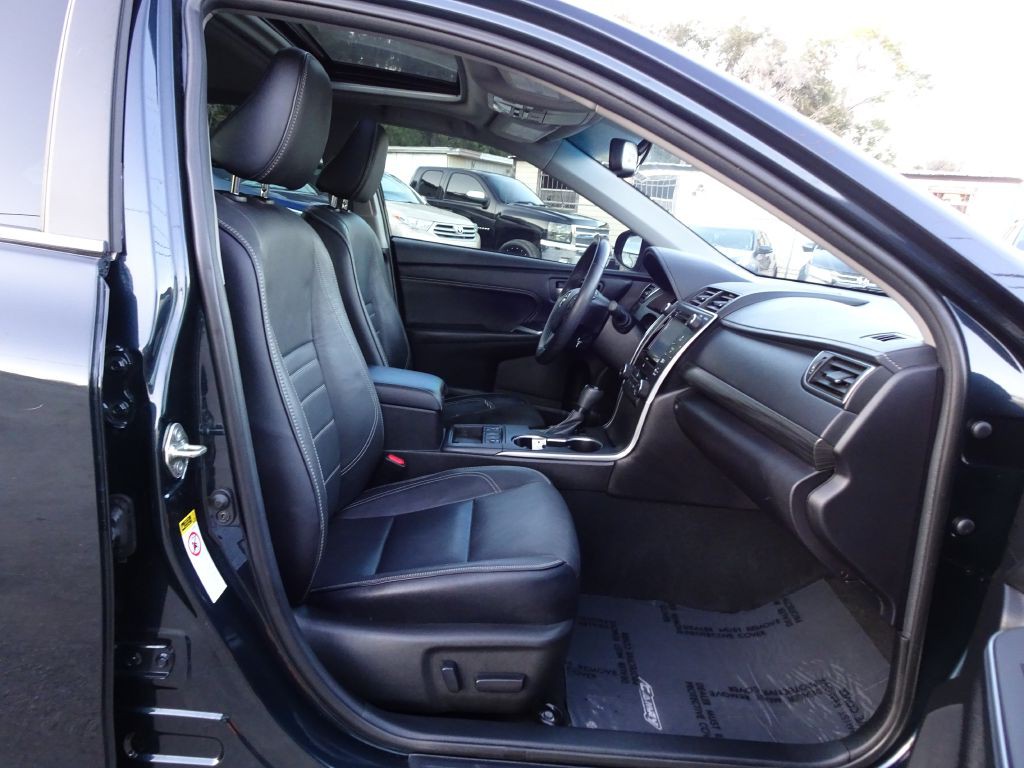 2016 Toyota Camry Image 17