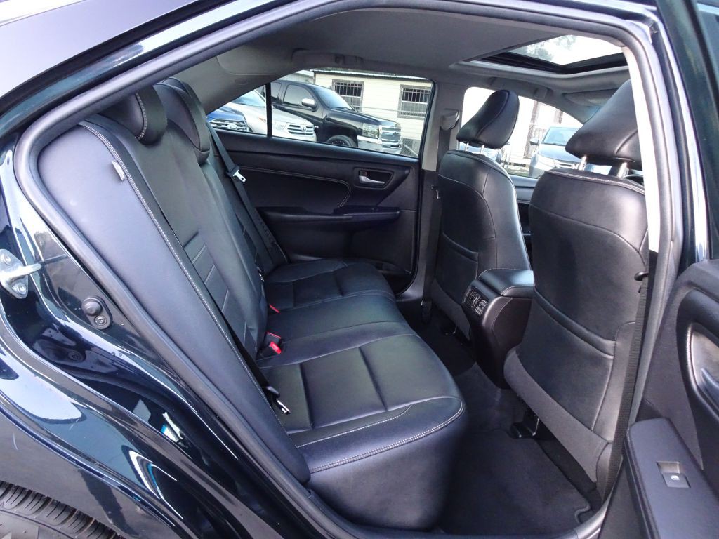 2016 Toyota Camry Image 19