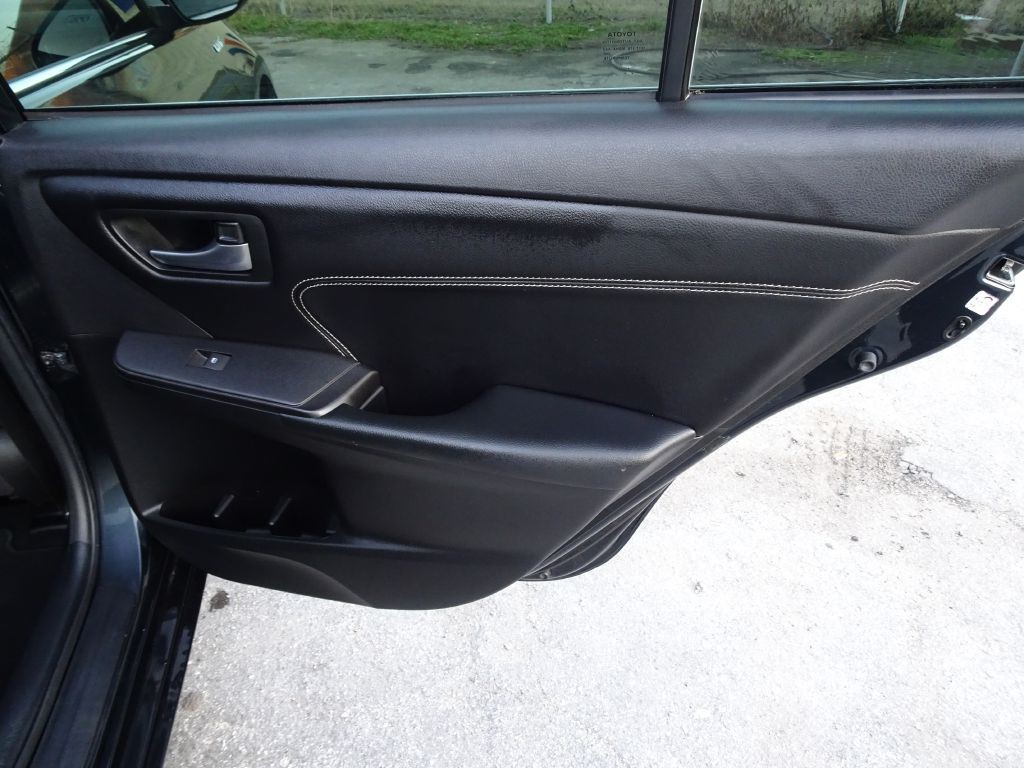 2016 Toyota Camry Image 20