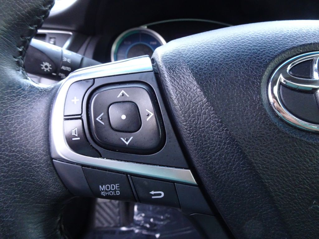 2016 Toyota Camry Image 21