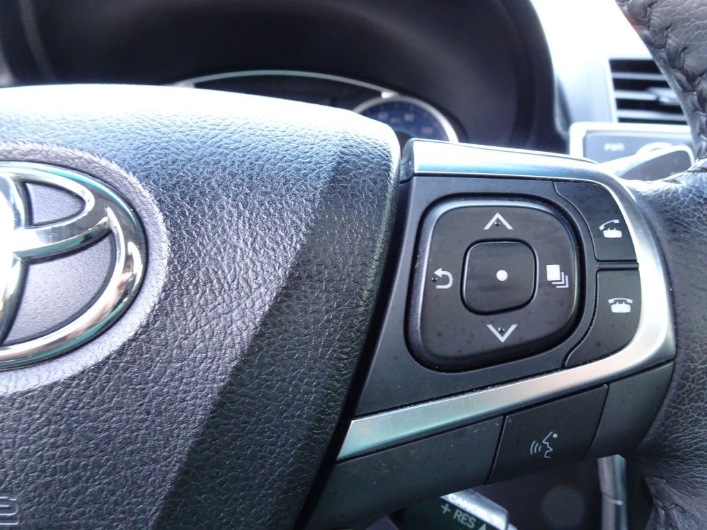 2016 Toyota Camry Image 22
