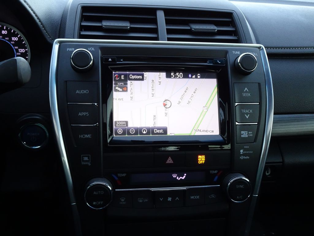 2016 Toyota Camry Image 24