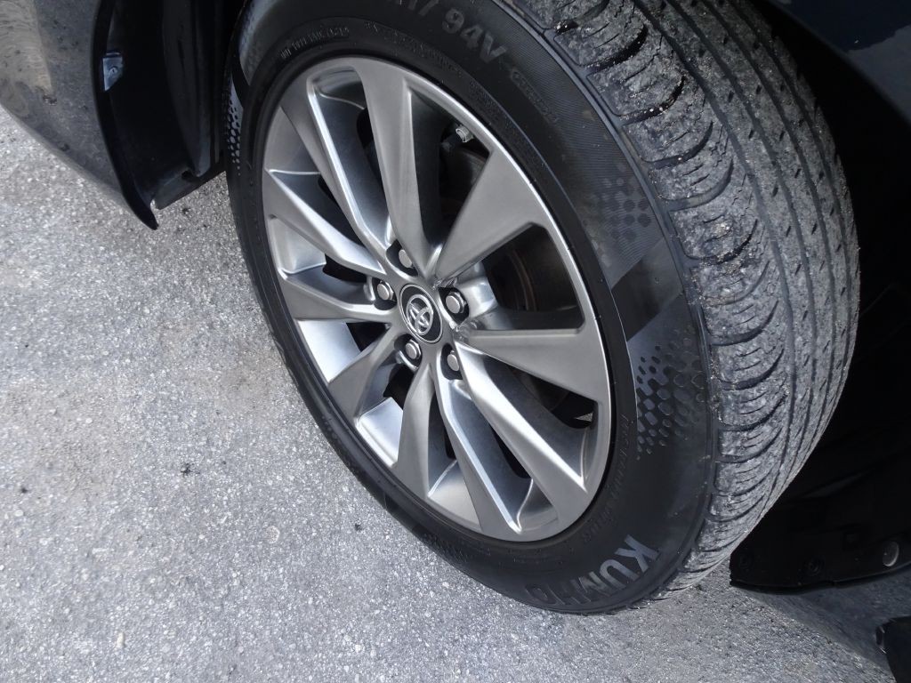 2016 Toyota Camry Image 28