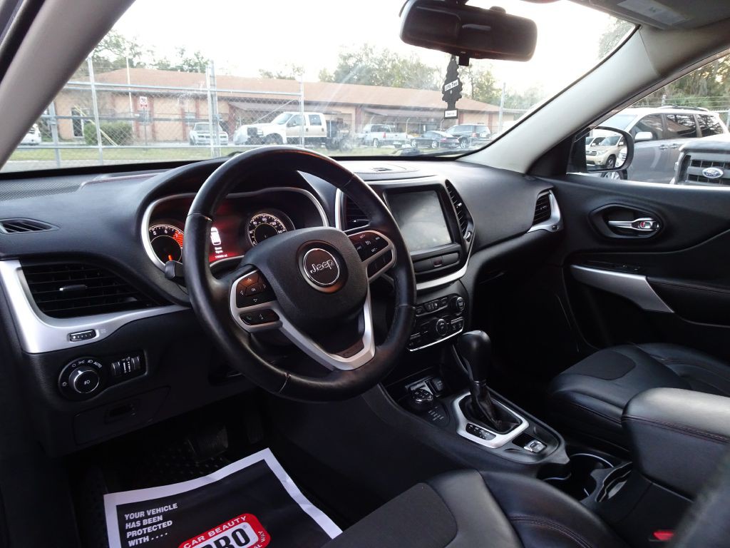 2017 Jeep Cherokee Image 11