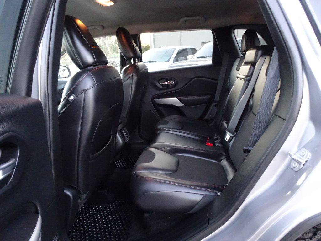 2017 Jeep Cherokee Image 14