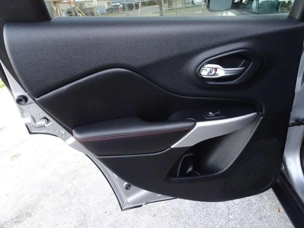 2017 Jeep Cherokee Image 15