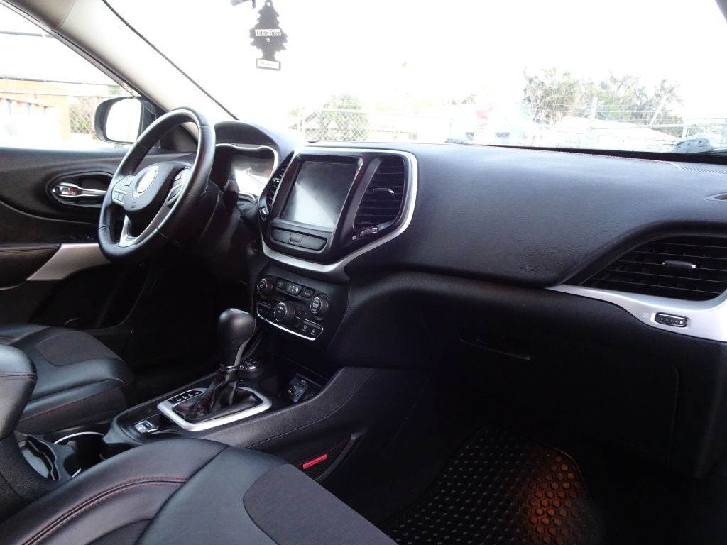 2017 Jeep Cherokee Image 16