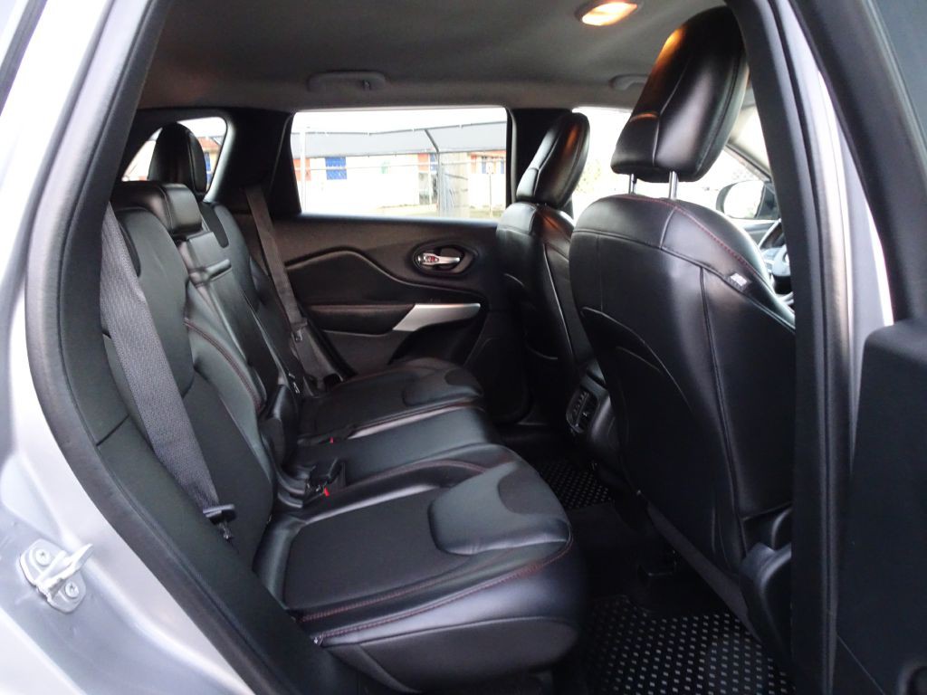 2017 Jeep Cherokee Image 19