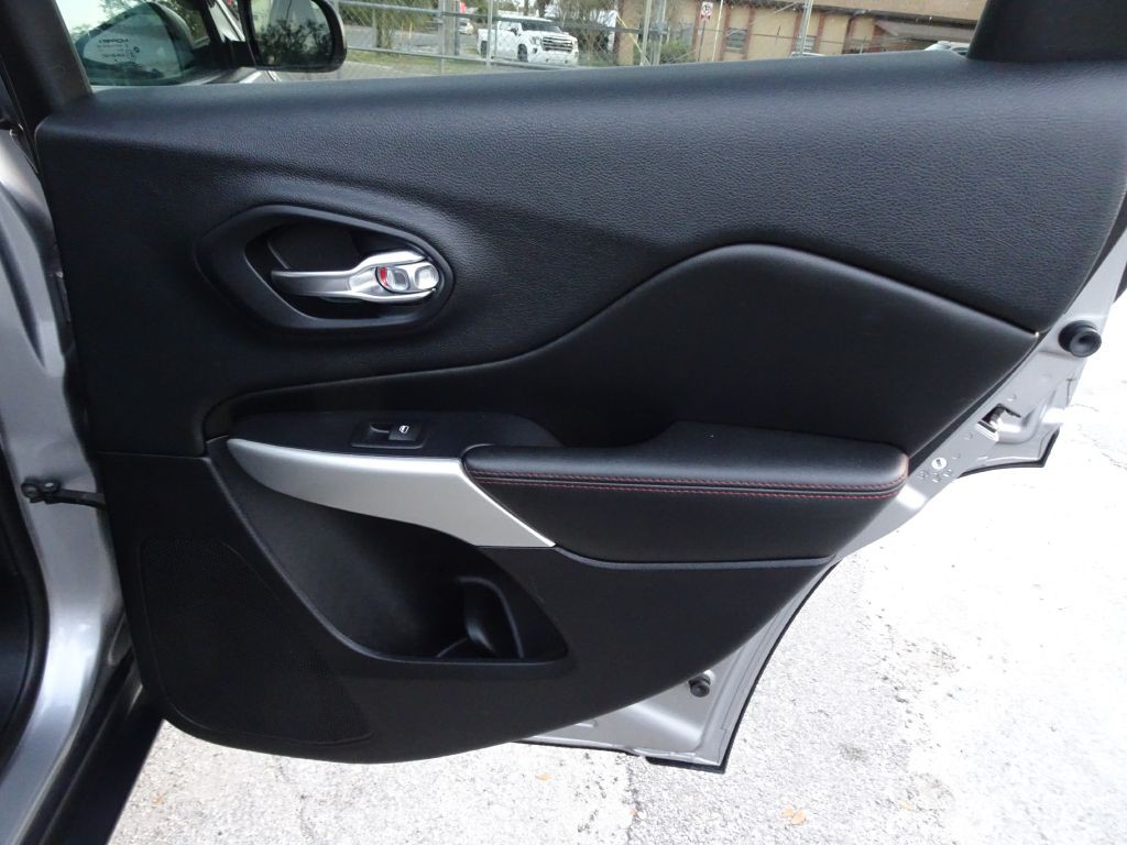 2017 Jeep Cherokee Image 20