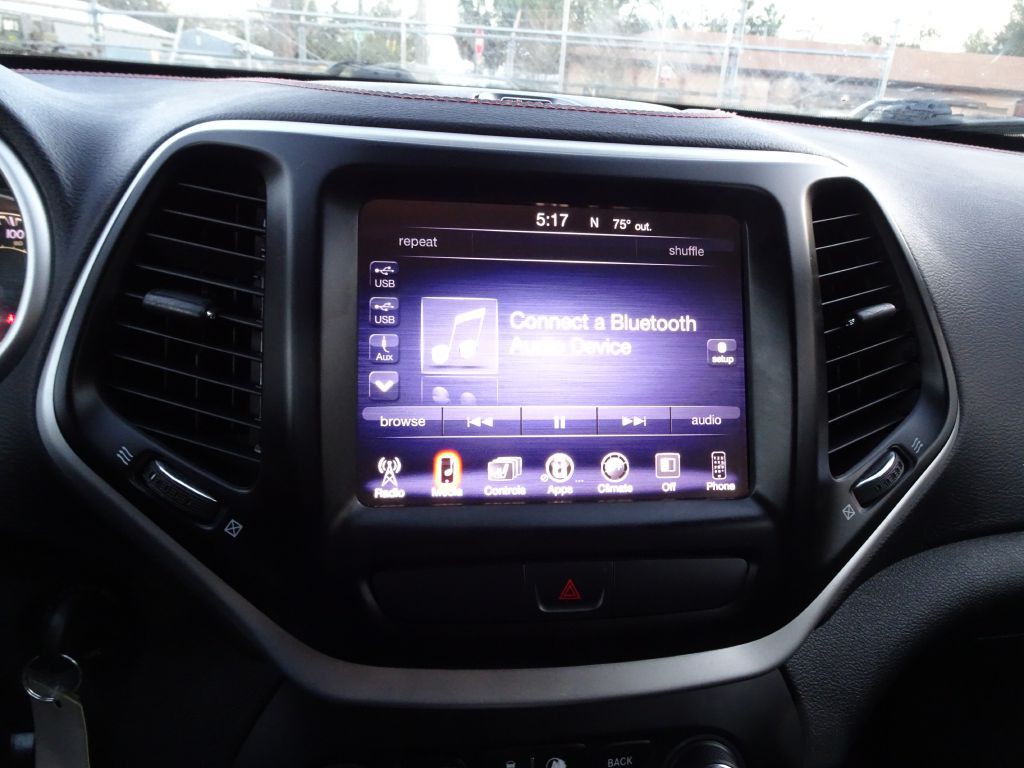 2017 Jeep Cherokee Image 25