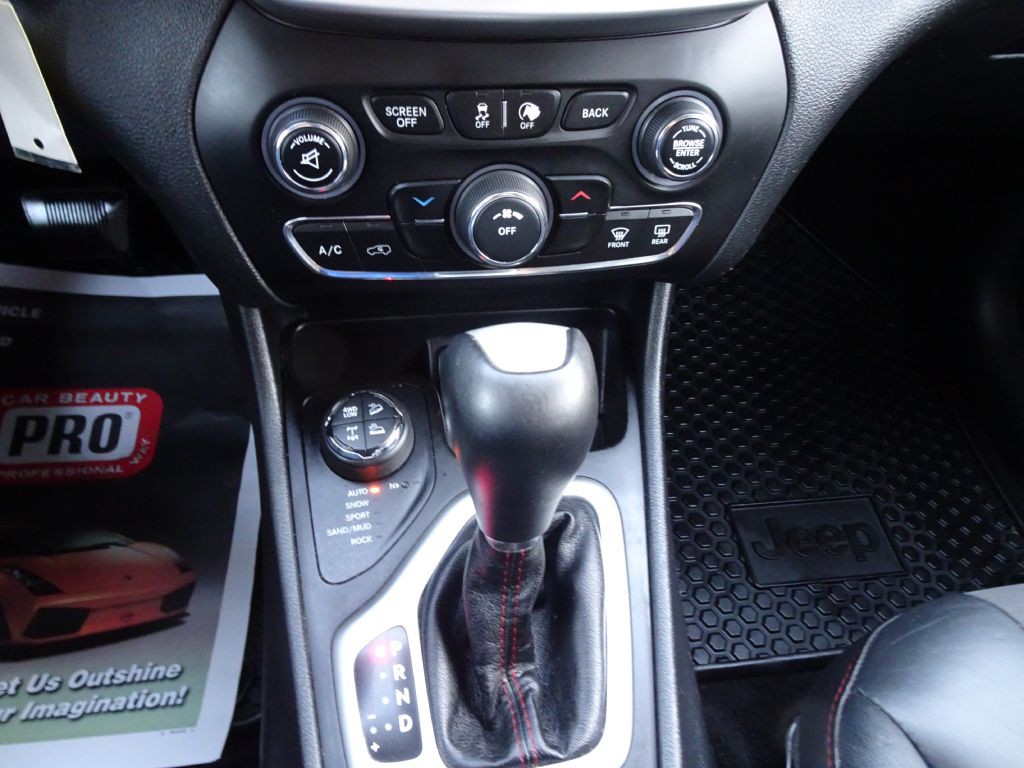 2017 Jeep Cherokee Image 26