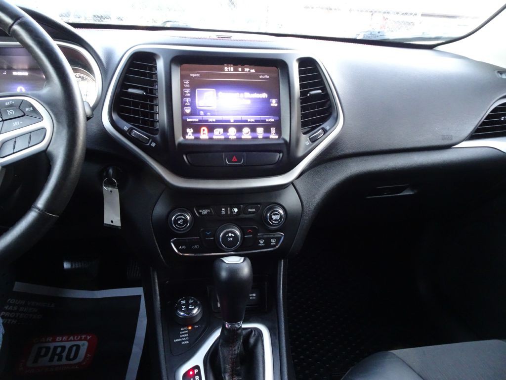 2017 Jeep Cherokee Image 27