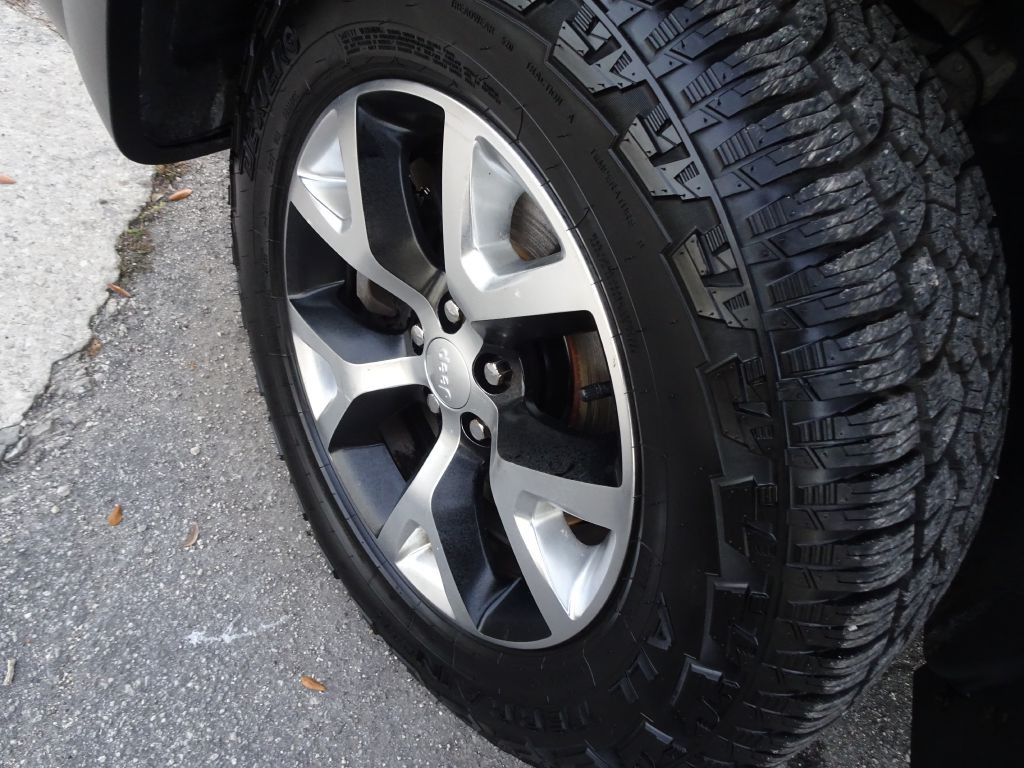 2017 Jeep Cherokee Image 29