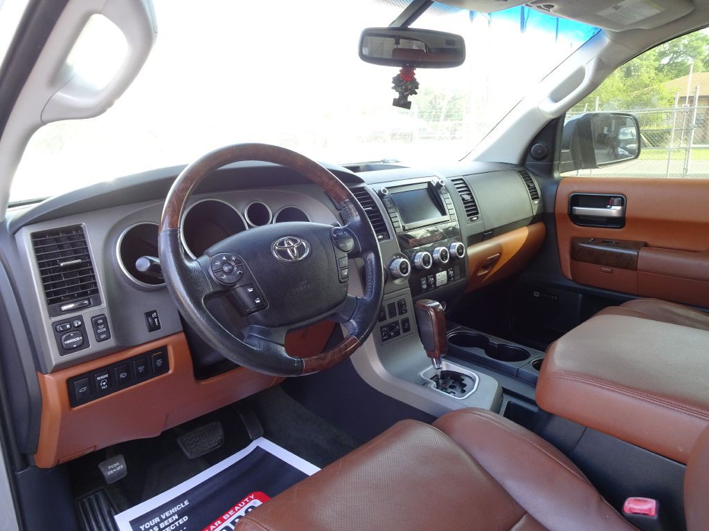 2010 Toyota Sequoia Image 11