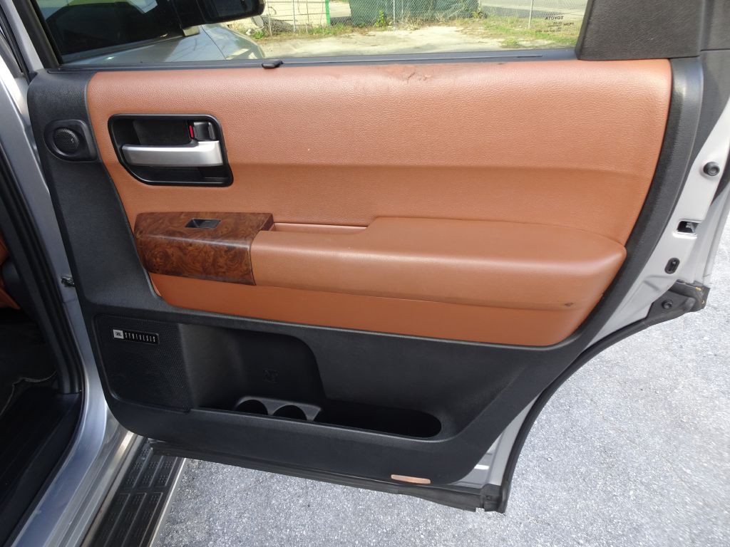 2010 Toyota Sequoia Image 20