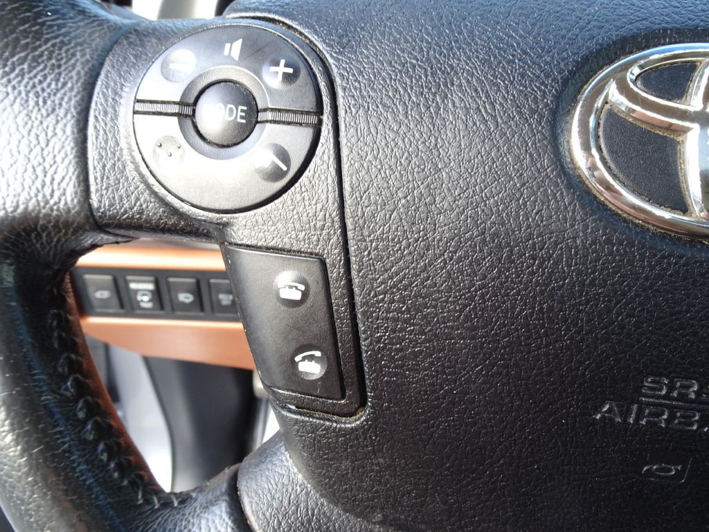2010 Toyota Sequoia Image 22