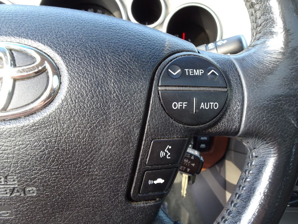 2010 Toyota Sequoia Image 23