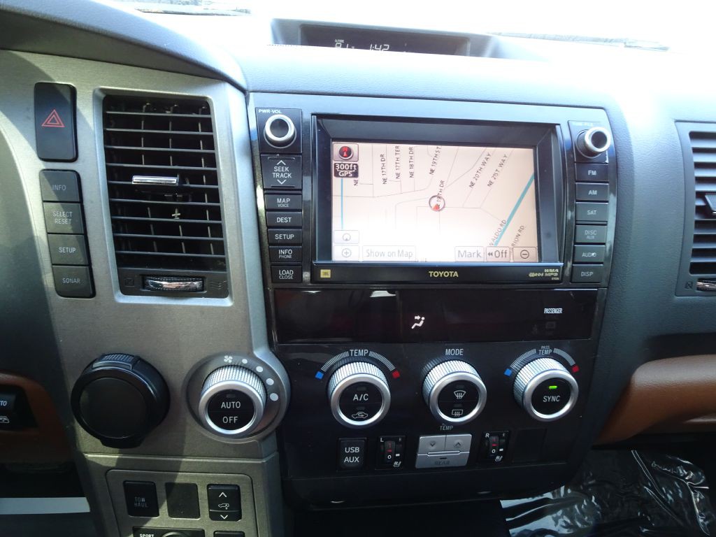 2010 Toyota Sequoia Image 25