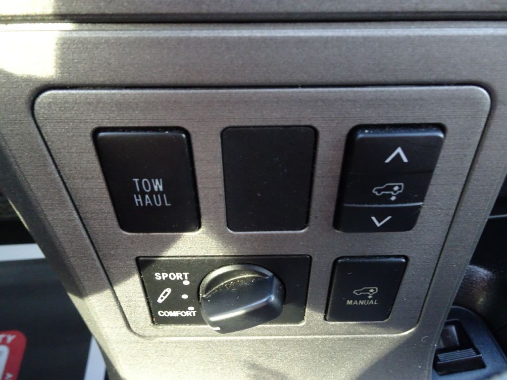 2010 Toyota Sequoia Image 27