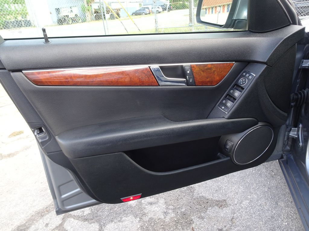 2008 Mercedes-Benz C-Class Image 12