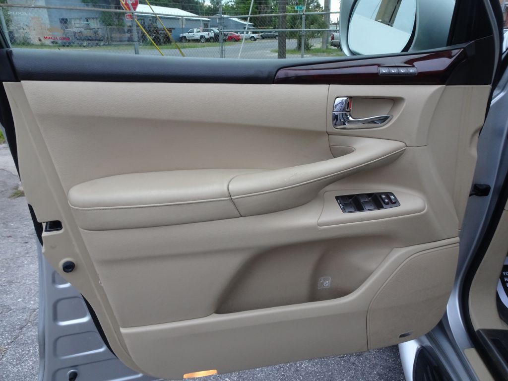 2011 Lexus LX Image 13