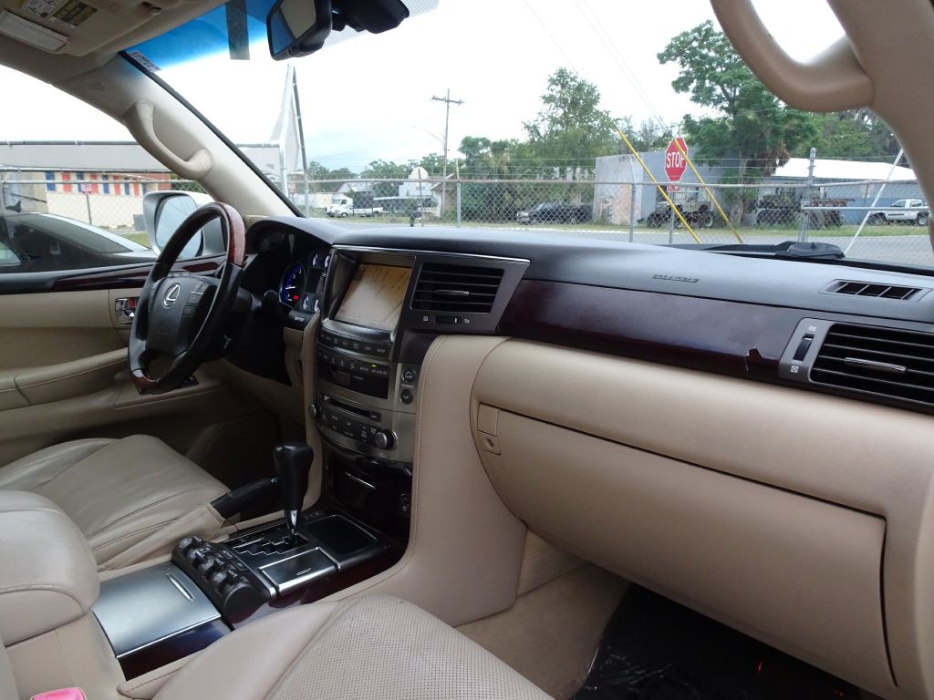 2011 Lexus LX Image 16