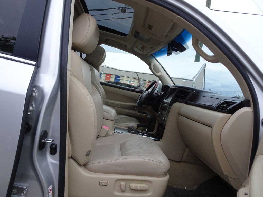 2011 Lexus LX Image 17