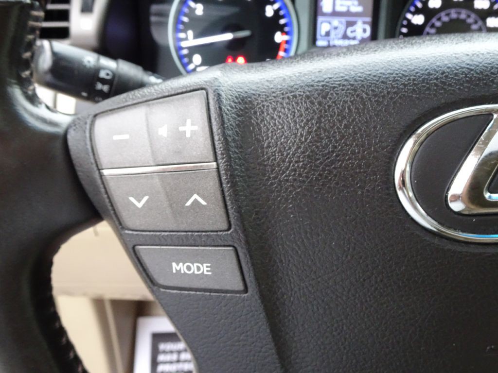 2011 Lexus LX Image 23