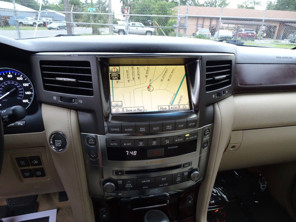 2011 Lexus LX Image 25