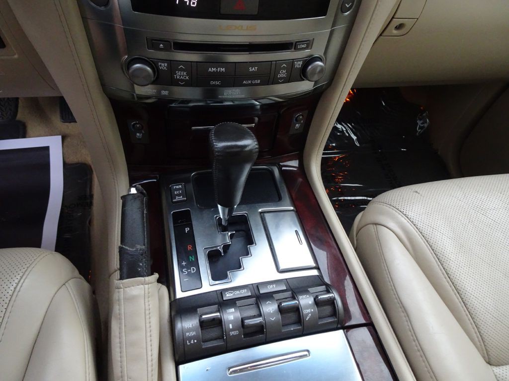 2011 Lexus LX Image 26
