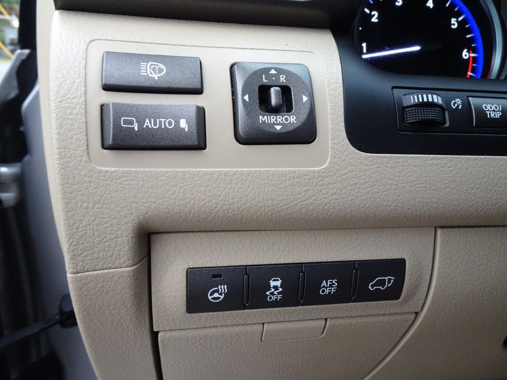 2011 Lexus LX Image 27