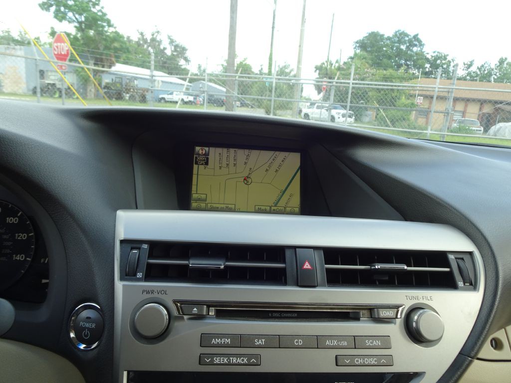 2010 Lexus RX Image 17