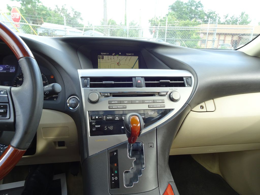 2010 Lexus RX Image 18