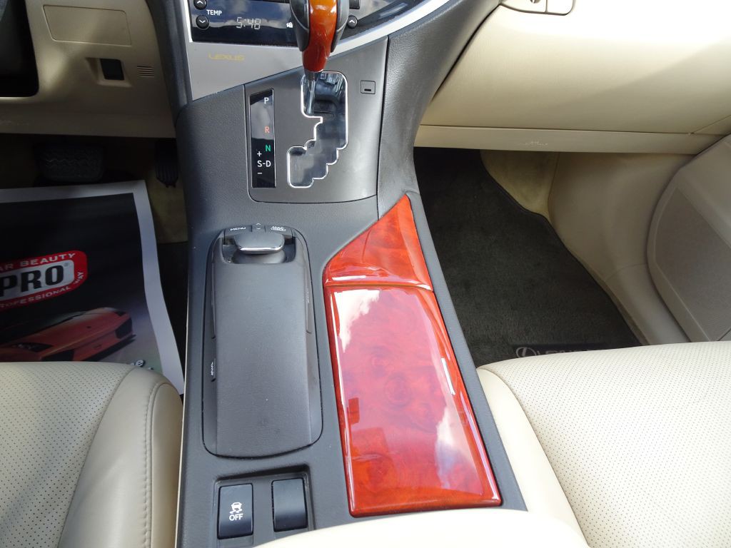 2010 Lexus RX Image 19