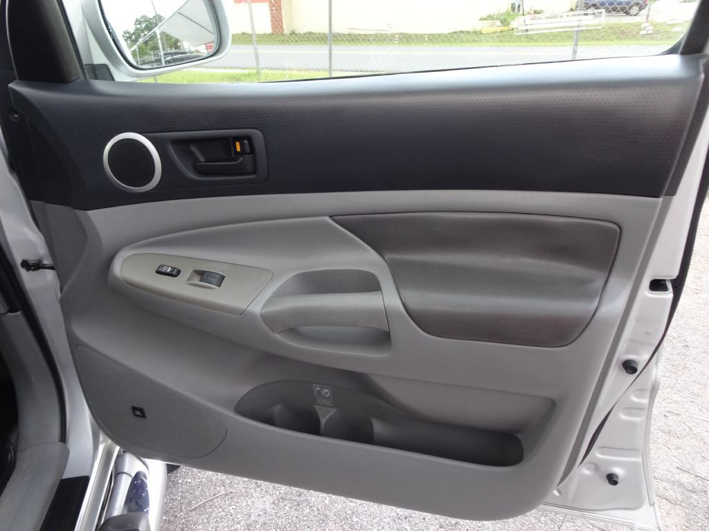 2005 Toyota Tacoma Image 18