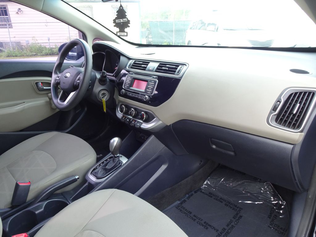 2017 Kia Rio Image 16