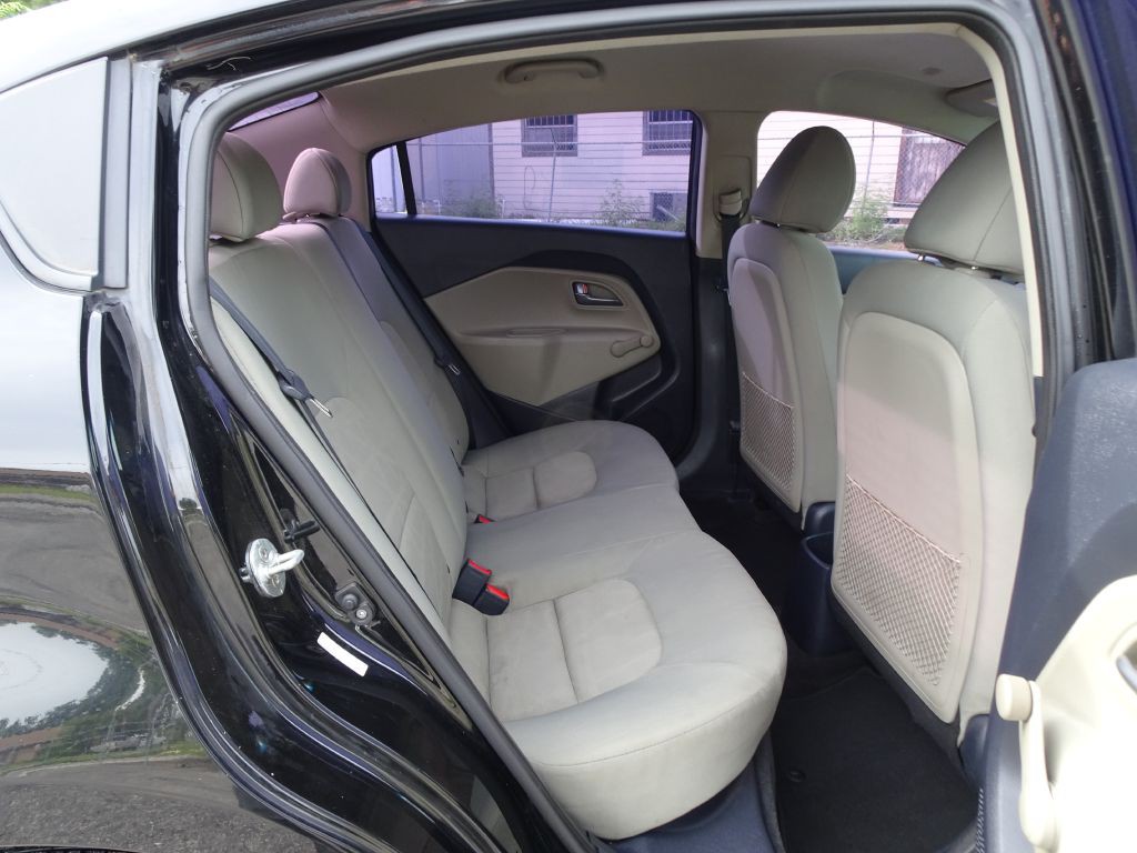 2017 Kia Rio Image 19