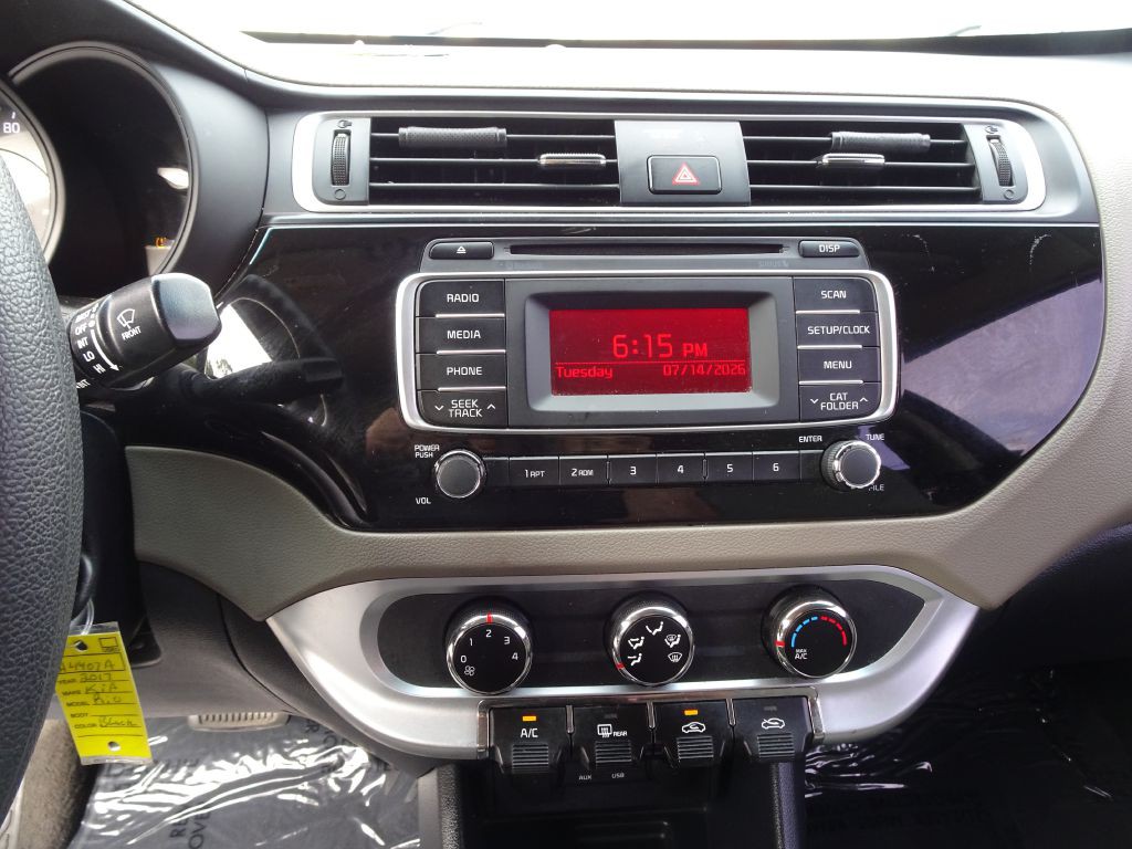 2017 Kia Rio Image 24