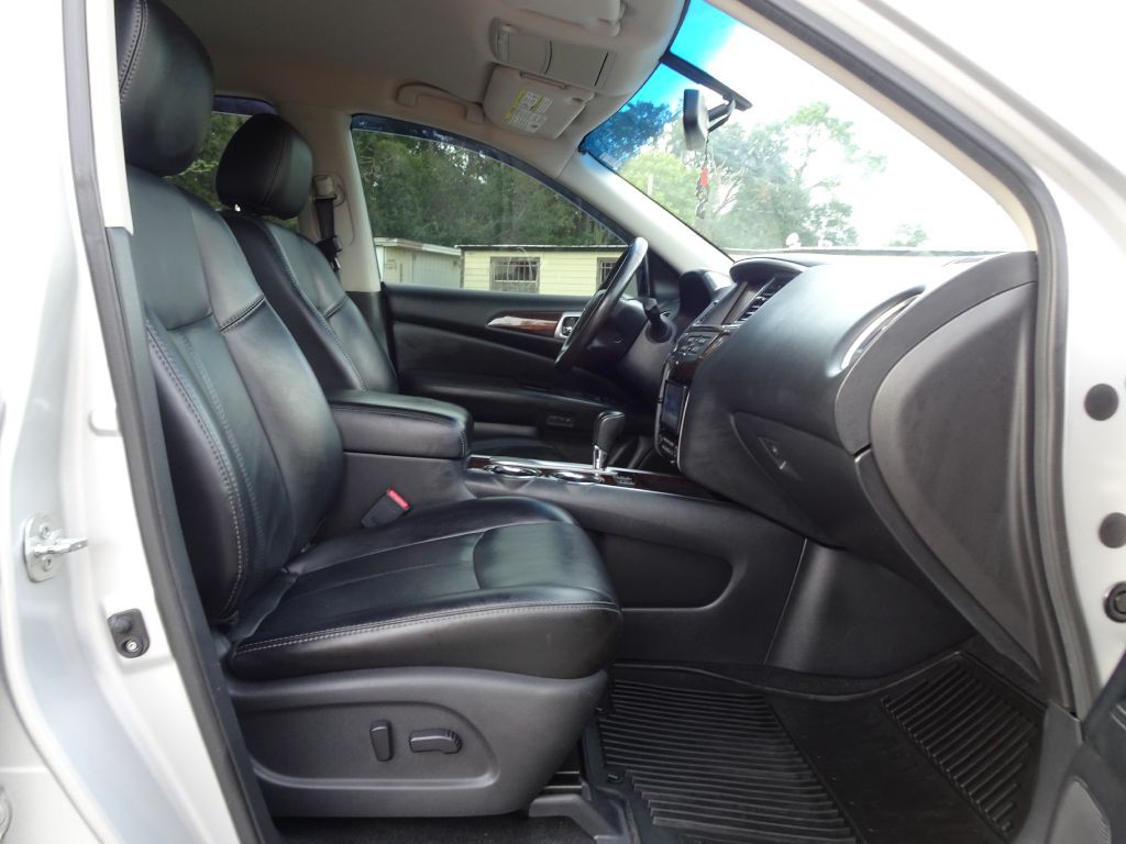 2014 Nissan Pathfinder Image 17