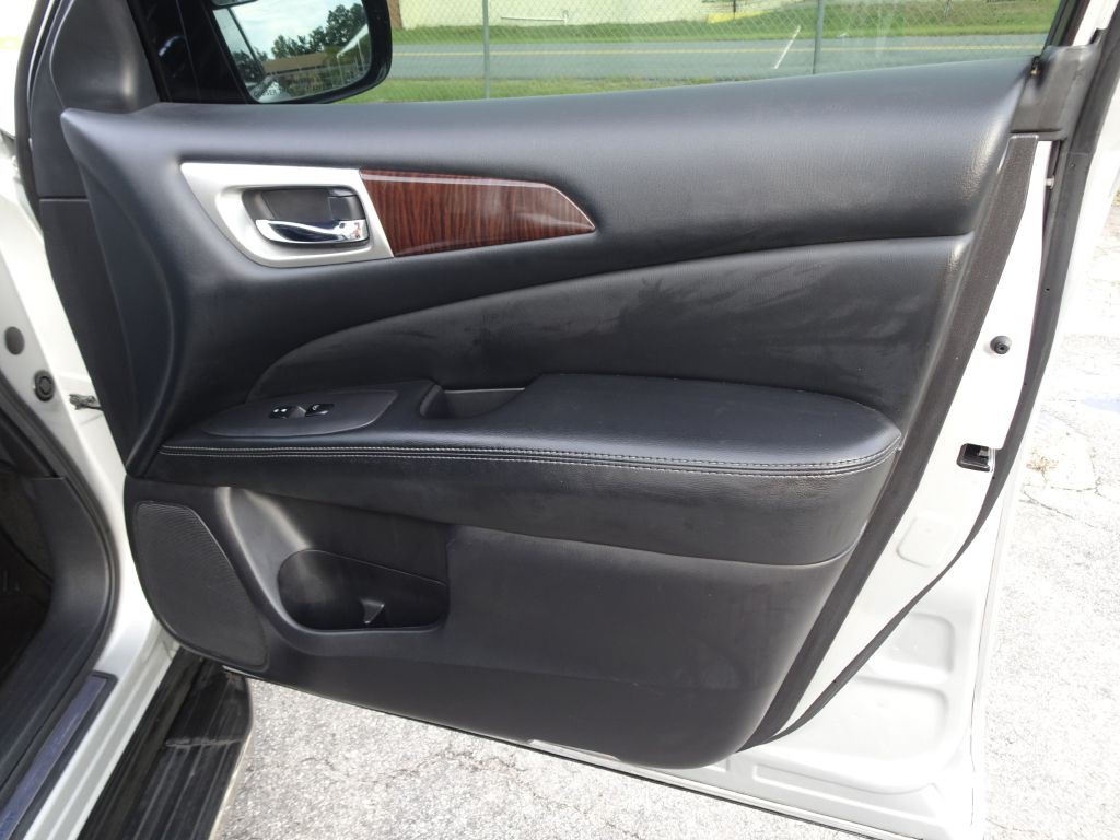 2014 Nissan Pathfinder Image 18