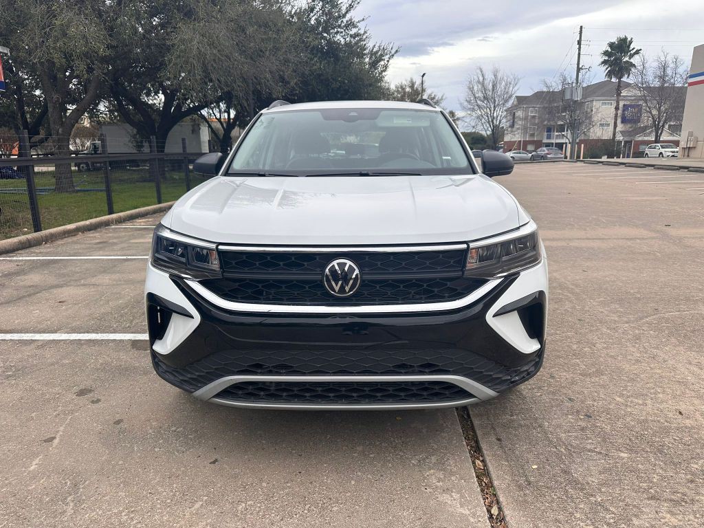 2024 Volkswagen Taos Image 2