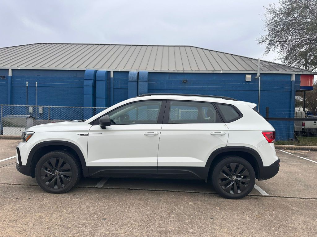 2024 Volkswagen Taos Image 3