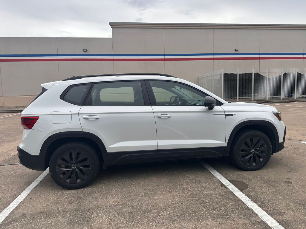2024 Volkswagen Taos Image 7