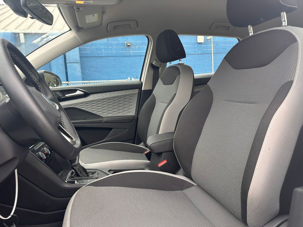 2024 Volkswagen Taos Image 9