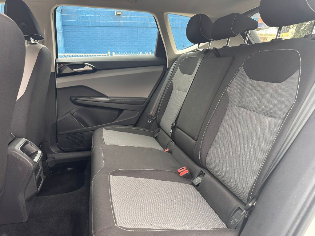 2024 Volkswagen Taos Image 10