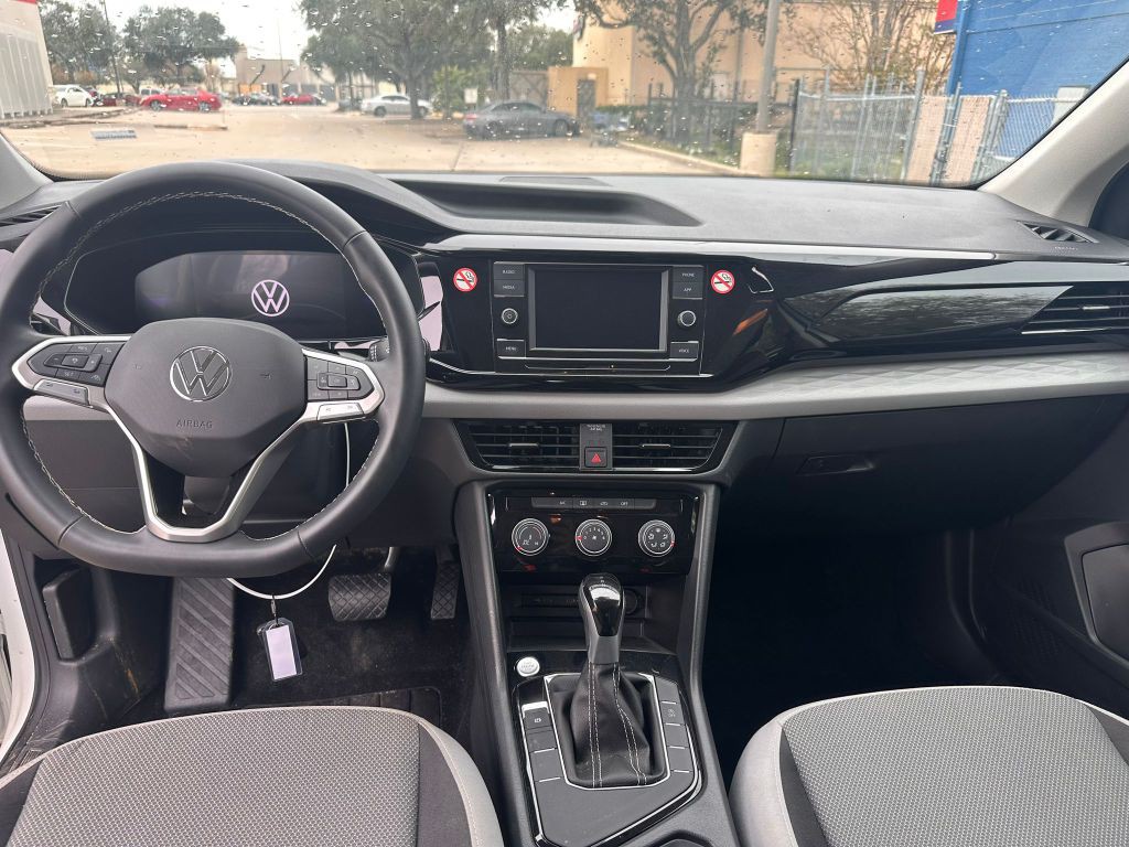 2024 Volkswagen Taos Image 11