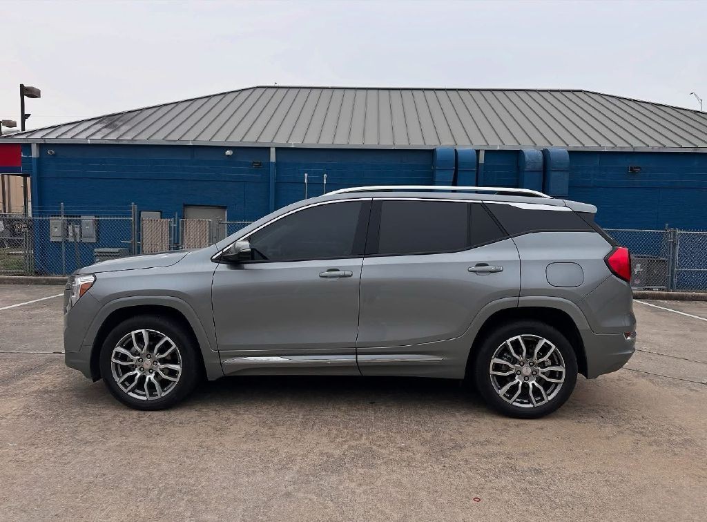 2023 GMC Terrain Image 3
